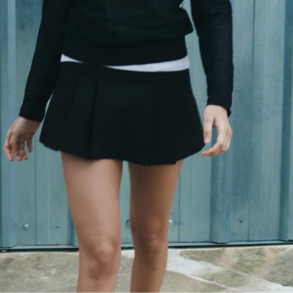 ZARA PLEATED SHORTS - Picture 1 of 9